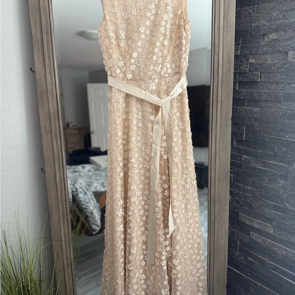 TAHARI Elegant Cream Floral Lace Dress